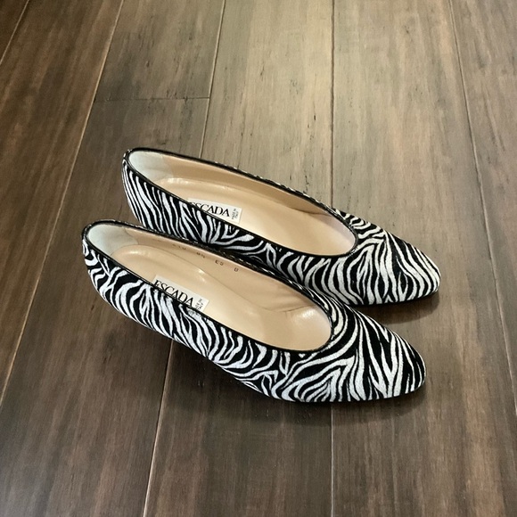ESCADA Zebra Print Almond Toe Block Heel Pump Size 8.5 - Picture 2 of 6